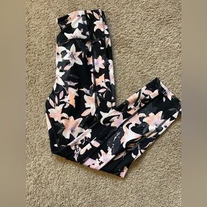 Victoria’s Secret: Floral Legging